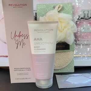 Revolution AHA Smoothing Body Cleanser ,Revolution  Diffuser,Lip Mask,and Loofah